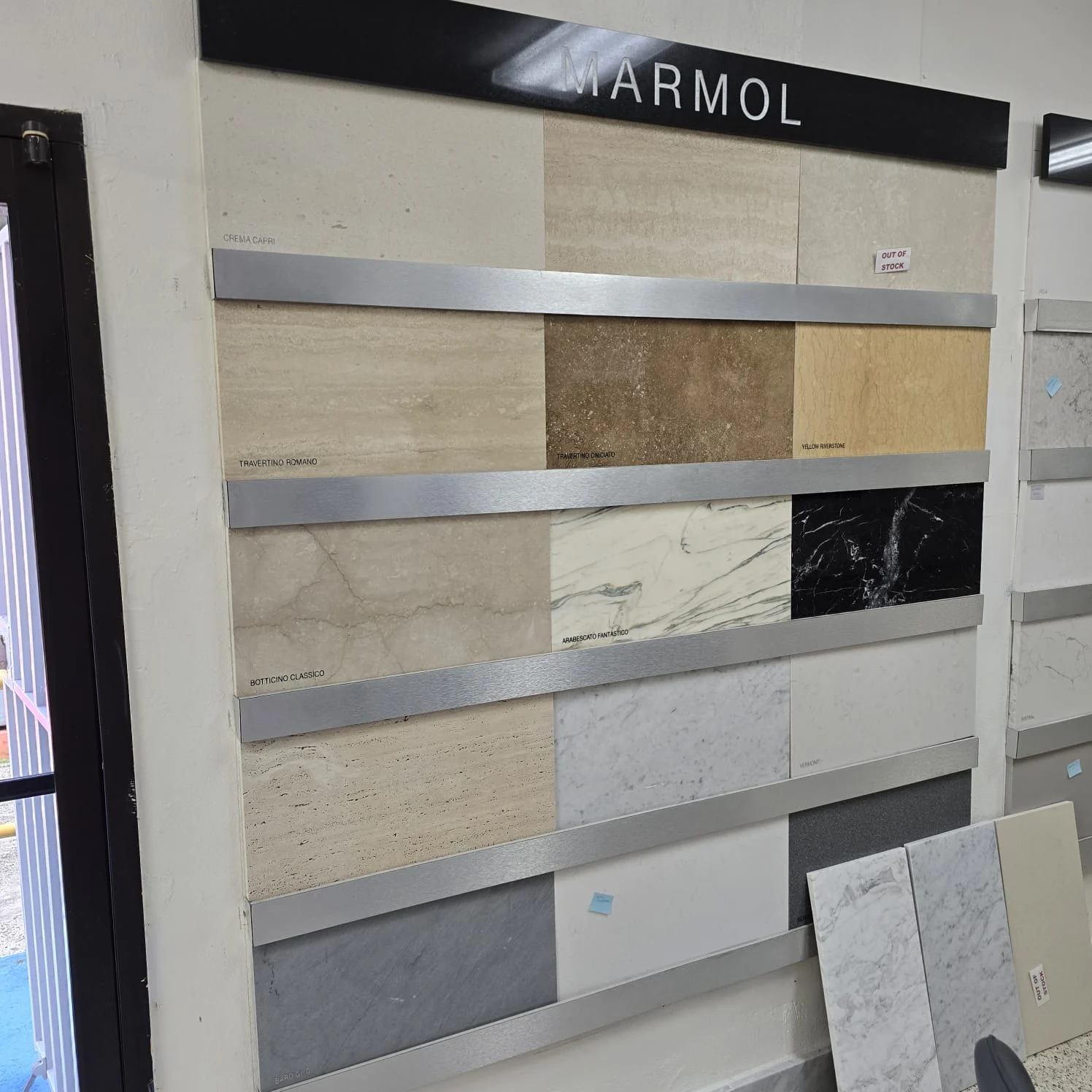Display de mármol del showroom — fotografía 1