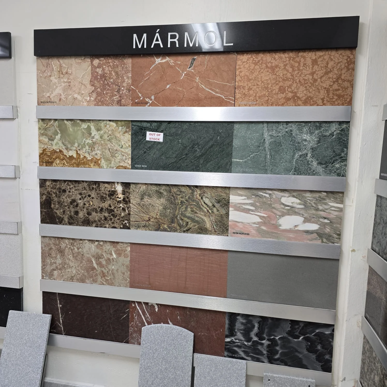 Display de mármol del showroom — fotografía 2